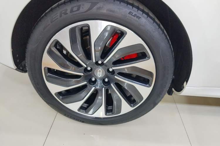 Used Hima AITO M5 2022 Extended-Range Four-Wheel Drive Ultimate Edition Right Rear Wheel Hub