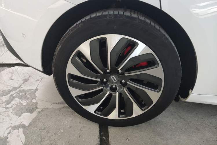 Used Hima AITO M5 2022 Range-Extended Rear-Drive Standard Version Right Rear Wheel Hub