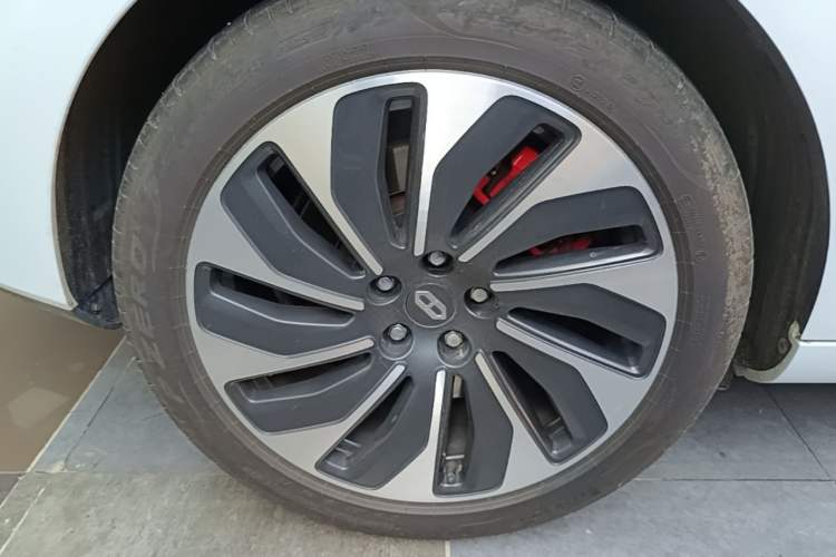 Used Hima AITO M5 2022 Extended-Range Four-Wheel Drive Ultimate Edition Right Rear Wheel Hub