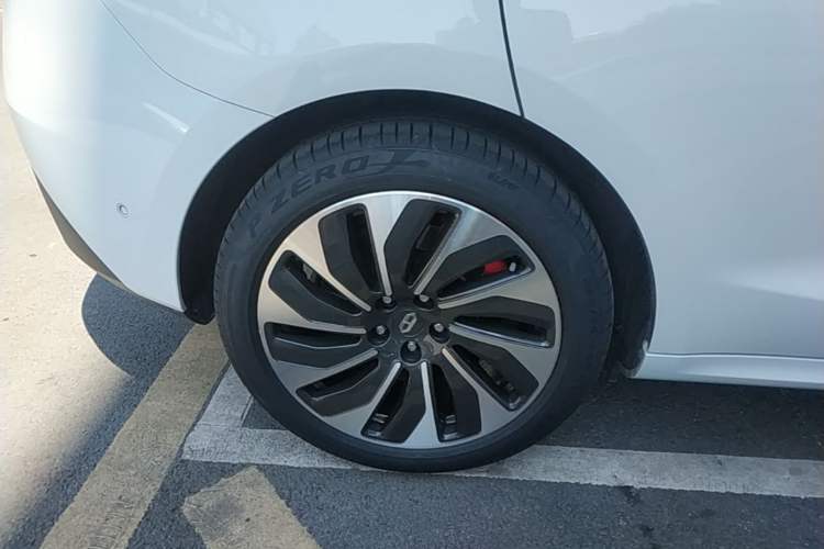 Used Hima AITO M5 2022 Extended-Range Four-Wheel Drive Performance Version Right Rear Wheel Hub