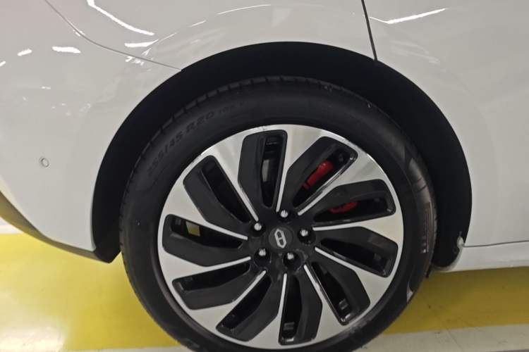 Used Hima AITO M5 2022 Extended-Range Four-Wheel Drive Ultimate Edition Right Rear Wheel Hub