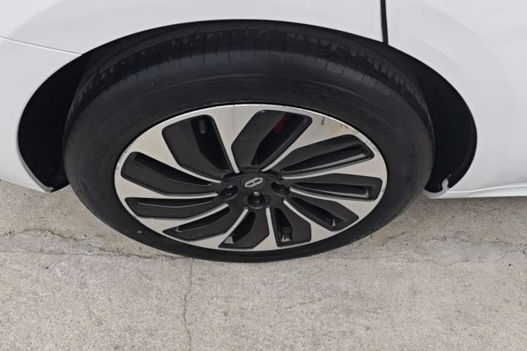 Used Hima AITO M5 2022 Extended-Range Four-Wheel Drive Performance Version Right Rear Wheel Hub