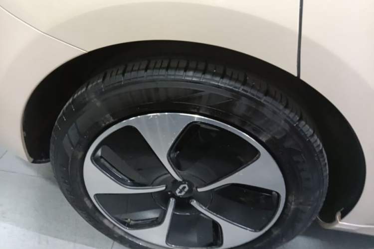 Used Hima AITO M5 2022 Pure Electric Rear-Drive Standard Edition Right Rear Wheel Hub