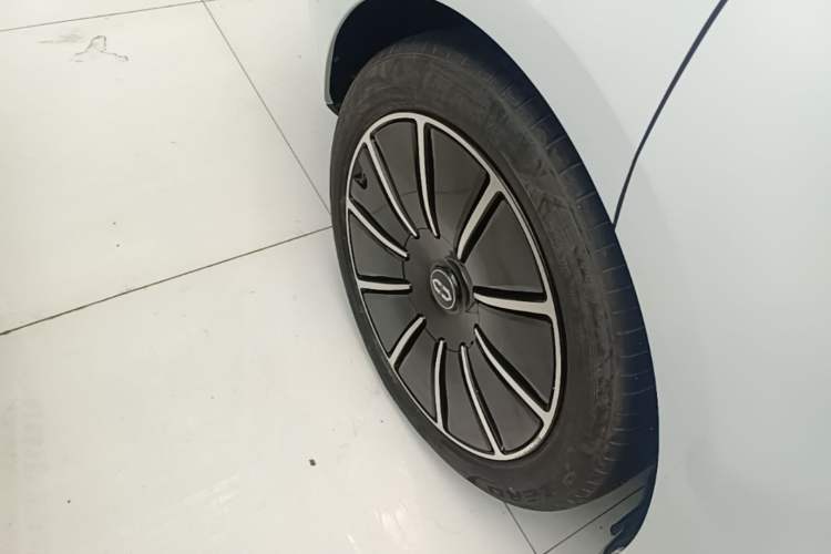 Used Hima AITO M5 2022 Extended-Range Four-Wheel Drive Flagship Edition Right Rear Wheel Hub