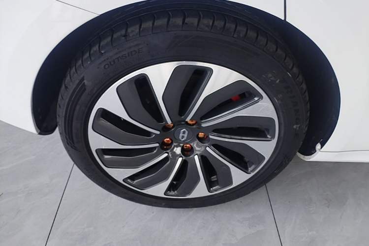 Used Hima AITO M5 2022 Extended-Range Four-Wheel Drive Performance Version Right Rear Wheel Hub