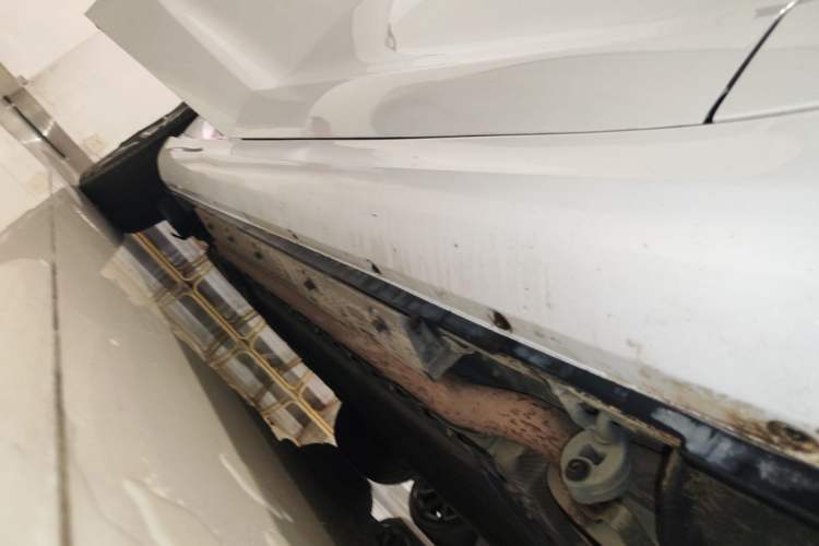 Used Hima AITO M5 2022 Extended-Range Four-Wheel Drive Performance Version Right Side Sill