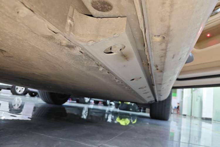 Used Hima AITO M5 2022 Pure Electric All-Wheel-Drive Performance Edition Right Side Sill