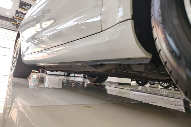 Used Hima AITO M5 2022 Extended-Range Four-Wheel Drive Performance Version Right Side Sill