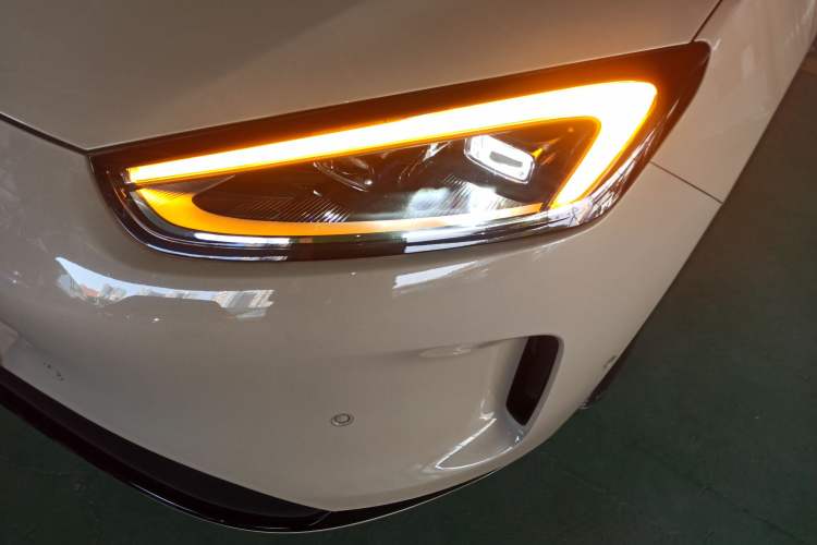Used Hima AITO M5 2022 Pure Electric All-Wheel-Drive Performance Edition Left Front Headlight