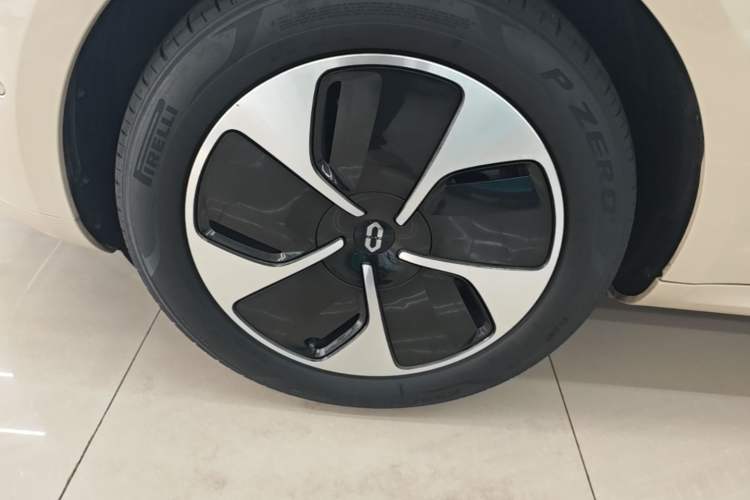 Used Hima AITO M5 2022 Pure Electric Rear-Drive Standard Edition Left Front Wheel Hub