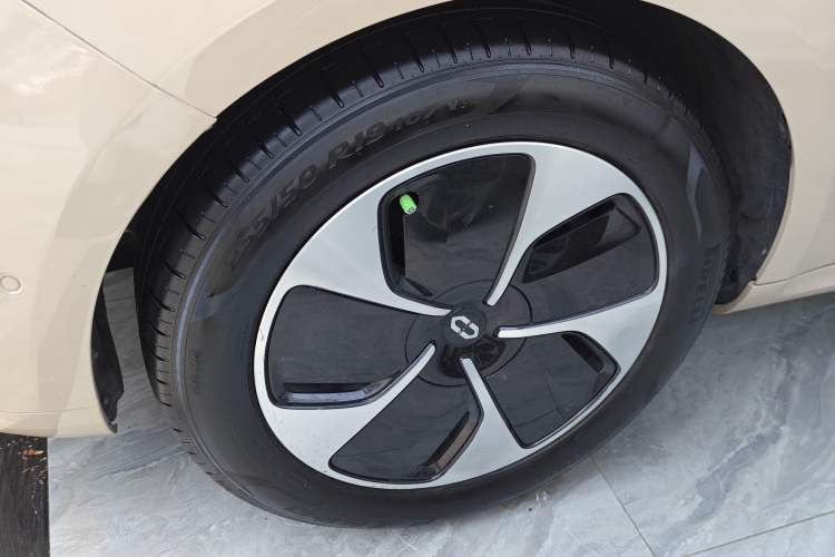 Used Hima AITO M5 2022 Pure Electric Rear-Drive Standard Edition Left Front Wheel Hub