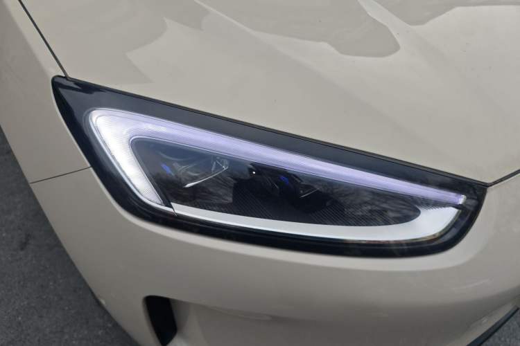 Used Hima AITO M5 2022 Pure Electric All-Wheel-Drive Performance Edition Right Front Headlight