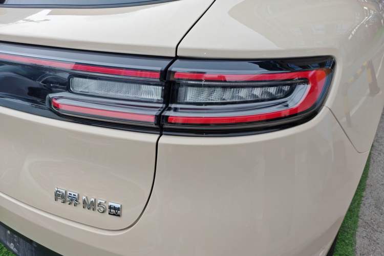 Used Hima AITO M5 2022 Pure Electric Rear-Drive Standard Edition Right Rear Taillight
