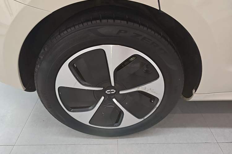 Used Hima AITO M5 2022 Pure Electric Rear-Drive Standard Edition Right Rear Wheel Hub