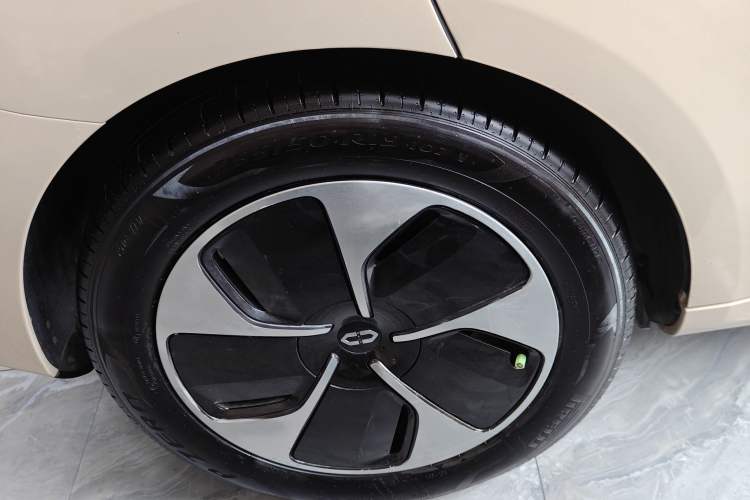 Used Hima AITO M5 2022 Pure Electric Rear-Drive Standard Edition Right Rear Wheel Hub