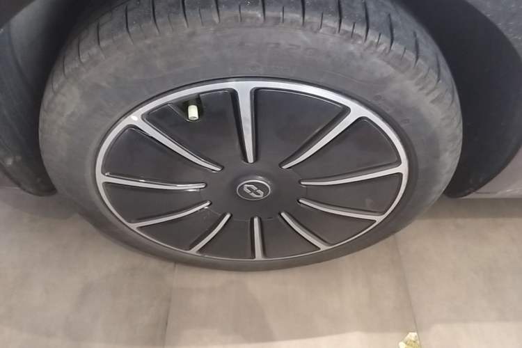 Used Hima AITO M5 2023 Pure Electric Rear-Drive Intelligent Driving Version Left Front Wheel Hub