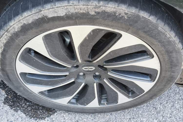 Used Hima AITO M5 2023 Extended-Range Rear-Drive Intelligent Driving Version Right Front Wheel Hub