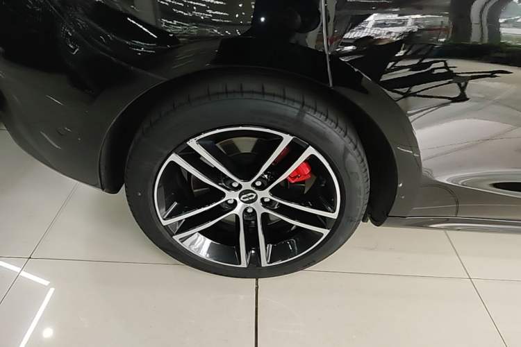 Used Hima AITO M5 2023 Pure Electric Rear-Drive Intelligent Driving Version Right Rear Wheel Hub