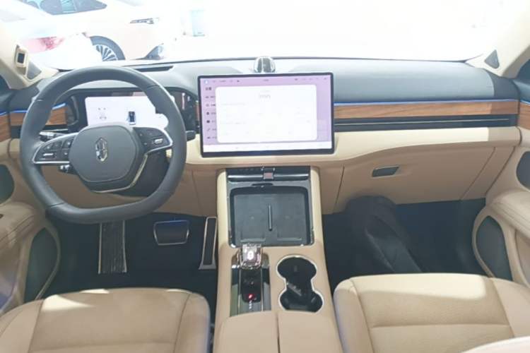 Used Hima AITO M5 2023 Extended-Range Four-Wheel Drive Intelligent Driving Version Center Console