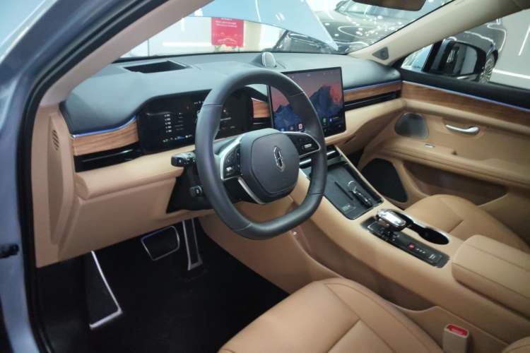 Used Hima AITO M5 2023 Extended-Range Rear-Drive Intelligent Driving Version Center Console