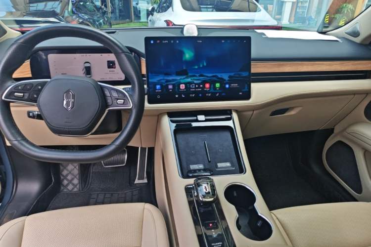 Used Hima AITO M5 2023 Extended-Range Four-Wheel Drive Intelligent Driving Version Center Console