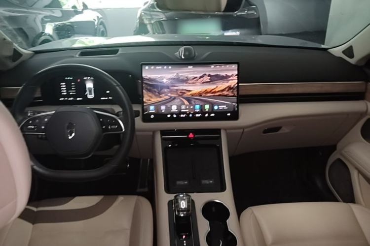Used Hima AITO M5 2023 Extended-Range Four-Wheel Drive Intelligent Driving Version Center Console