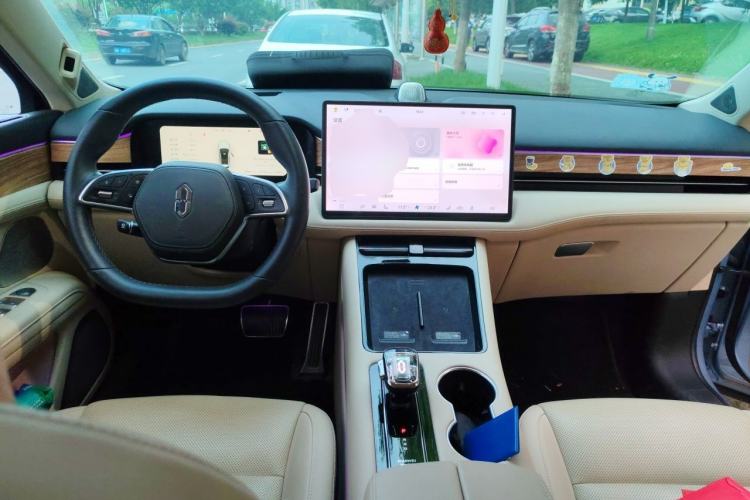 Used Hima AITO M5 2023 Extended-Range Rear-Drive Intelligent Driving Version Center Console