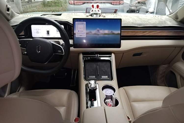 Used Hima AITO M5 2023 Extended-Range Four-Wheel Drive Intelligent Driving Version Center Console