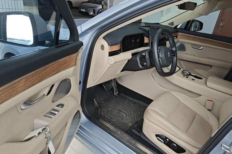 Used Hima AITO M5 2023 Extended-Range Four-Wheel Drive Intelligent Driving Version Driver Seat