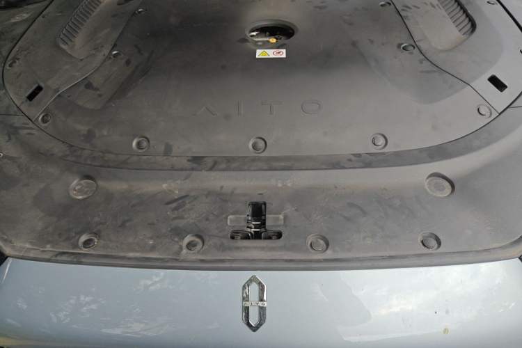 Used Hima AITO M5 2023 Extended-Range Rear-Drive Standard Version Engine Bay