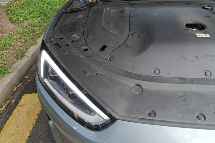 Used Hima AITO M5 2023 Extended-Range Rear-Drive Standard Version Engine Bay Right