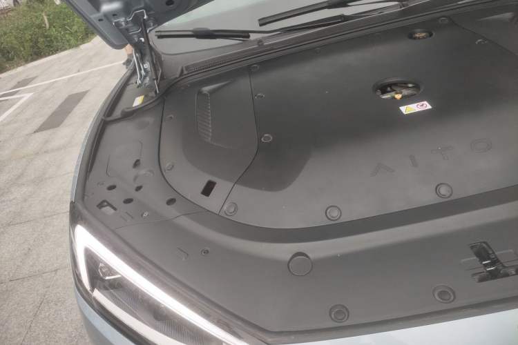 Used Hima AITO M5 2023 Extended-Range Four-Wheel Drive Standard Edition Engine Bay Right
