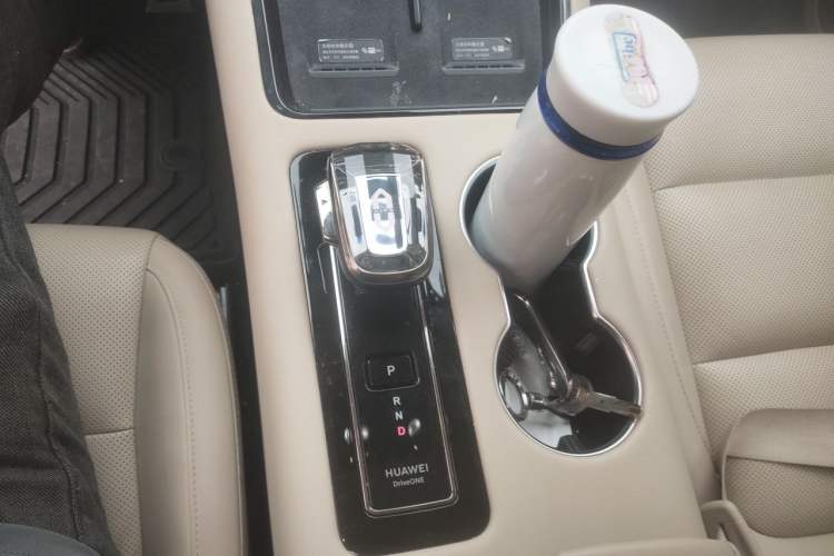 Used Hima AITO M5 2023 Extended-Range Four-Wheel Drive Standard Edition Gear Lever