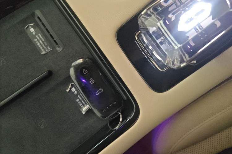 Used Hima AITO M5 2023 Extended-Range Four-Wheel Drive Intelligent Driving Version Interior 1