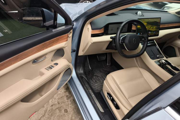 Used Hima AITO M5 2023 Extended-Range Rear-Drive Standard Version Interior 3
