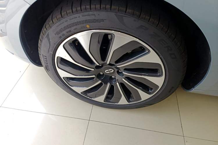 Used Hima AITO M5 2023 Extended-Range Four-Wheel Drive Intelligent Driving Version Left Front Wheel Hub
