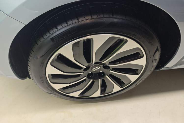 Used Hima AITO M5 2023 Extended-Range Four-Wheel Drive Intelligent Driving Version Left Front Wheel Hub