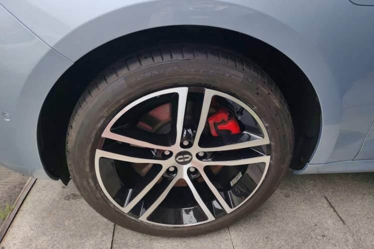 Used Hima AITO M5 2023 Pure Electric All-Wheel Drive Intelligent Driving Version Left Front Wheel Hub
