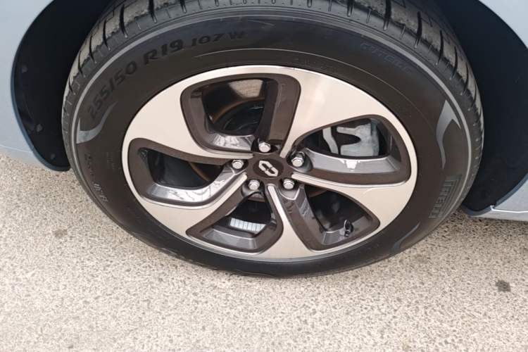 Used Hima AITO M5 2023 Extended-Range Rear-Drive Standard Version Left Front Wheel Hub