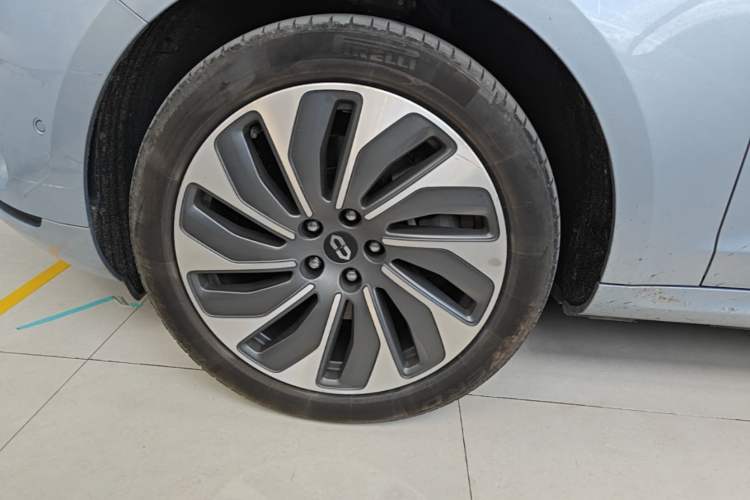Used Hima AITO M5 2023 Extended-Range Four-Wheel Drive Intelligent Driving Version Left Front Wheel Hub