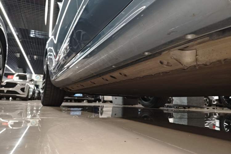 Used Hima AITO M5 2023 All-Electric Rear-Drive Standard Edition Left Side Sill