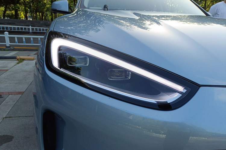Used Hima AITO M5 2023 Extended-Range Four-Wheel Drive Intelligent Driving Version Right Front Headlight