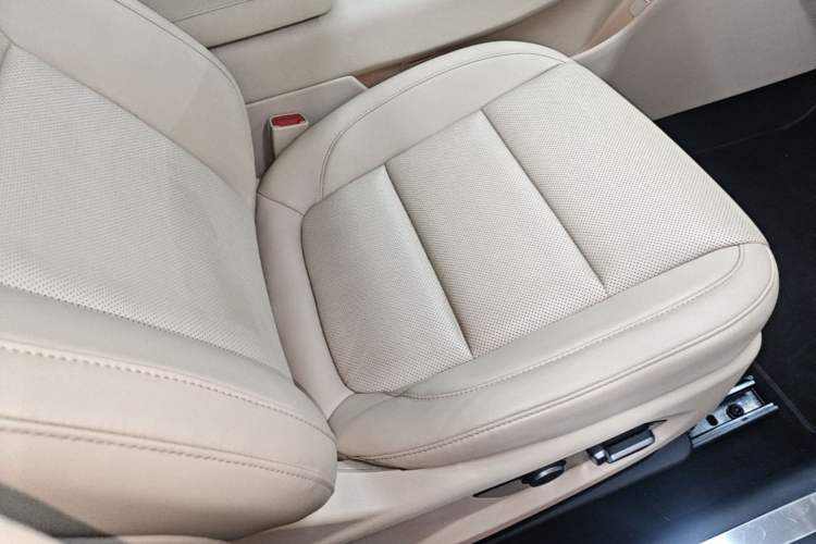 Used Hima AITO M5 2023 All-Electric Rear-Drive Standard Edition Right Front Seat