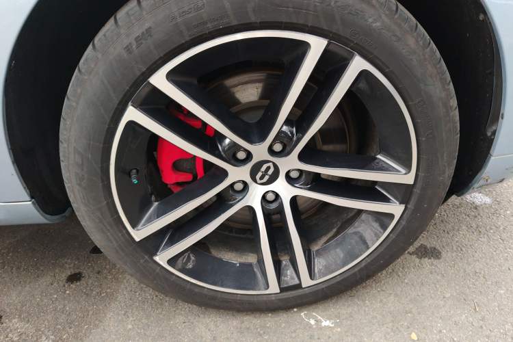 Used Hima AITO M5 2023 Extended-Range Rear-Drive Intelligent Driving Version Right Front Wheel Hub