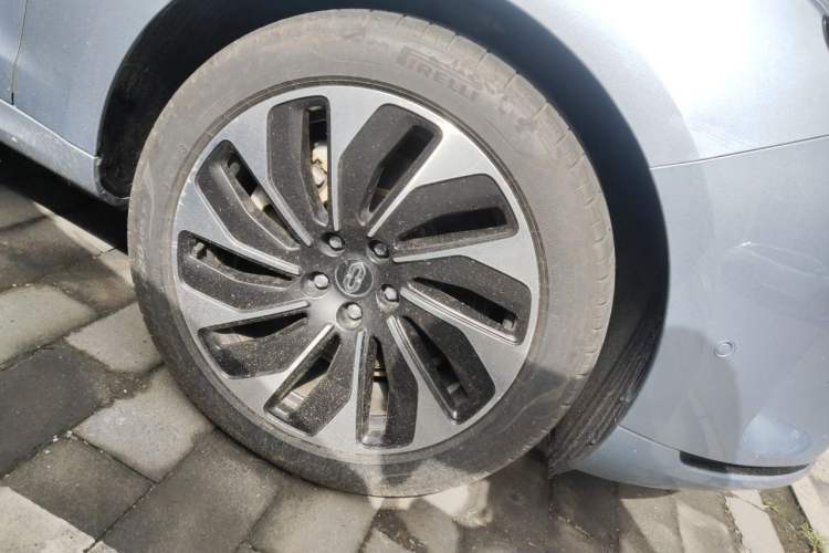 Used Hima AITO M5 2023 Extended-Range Rear-Drive Intelligent Driving Version Right Front Wheel Hub