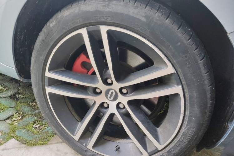 Used Hima AITO M5 2023 Pure Electric All-Wheel Drive Intelligent Driving Version Right Front Wheel Hub