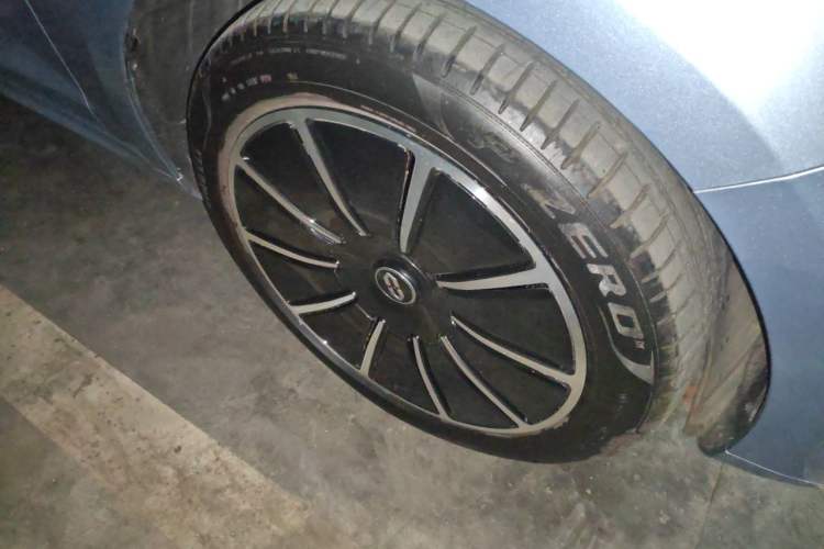 Used Hima AITO M5 2023 Pure Electric All-Wheel Drive Intelligent Driving Version Right Front Wheel Hub