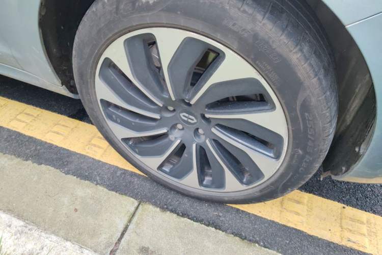 Used Hima AITO M5 2023 Extended-Range Rear-Drive Intelligent Driving Version Right Front Wheel Hub