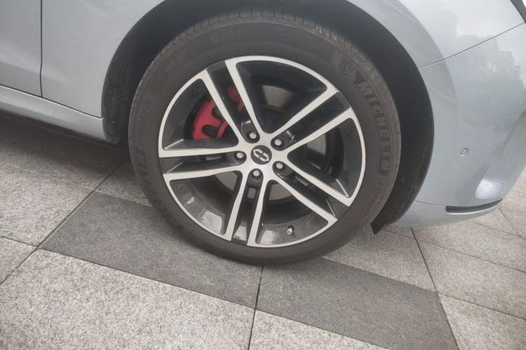 Used Hima AITO M5 2023 Extended-Range Four-Wheel Drive Standard Edition Right Front Wheel Hub