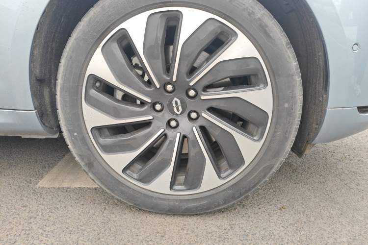 Used Hima AITO M5 2023 Extended-Range Rear-Drive Intelligent Driving Version Right Front Wheel Hub
